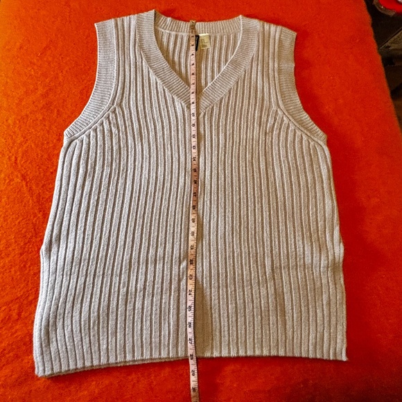 H&M light purple V-neck ribbed sweater vest NWOT - Picture 7 of 10